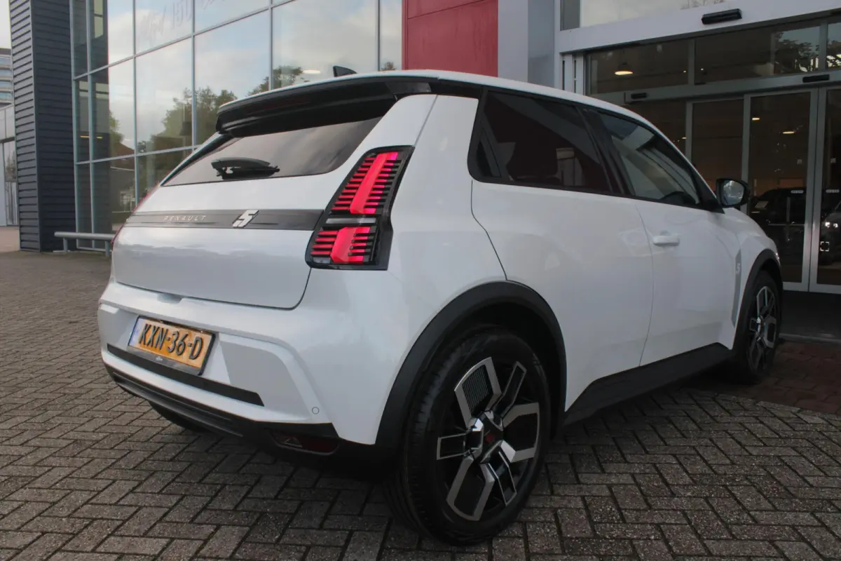 COMFORT RANGE TECHNO 150PK 52 kWh *NIEUWE AUTO!* | PACK WINTER TECHNO: (ELEKTRISCH VERWARMBARE VOORSTOELEN, ELEKTRISCH VERWARMBAAR STUURWIEL, BESTUUDERSSTOEL MET ELEKTRSCH VERSTELBARE LENDES