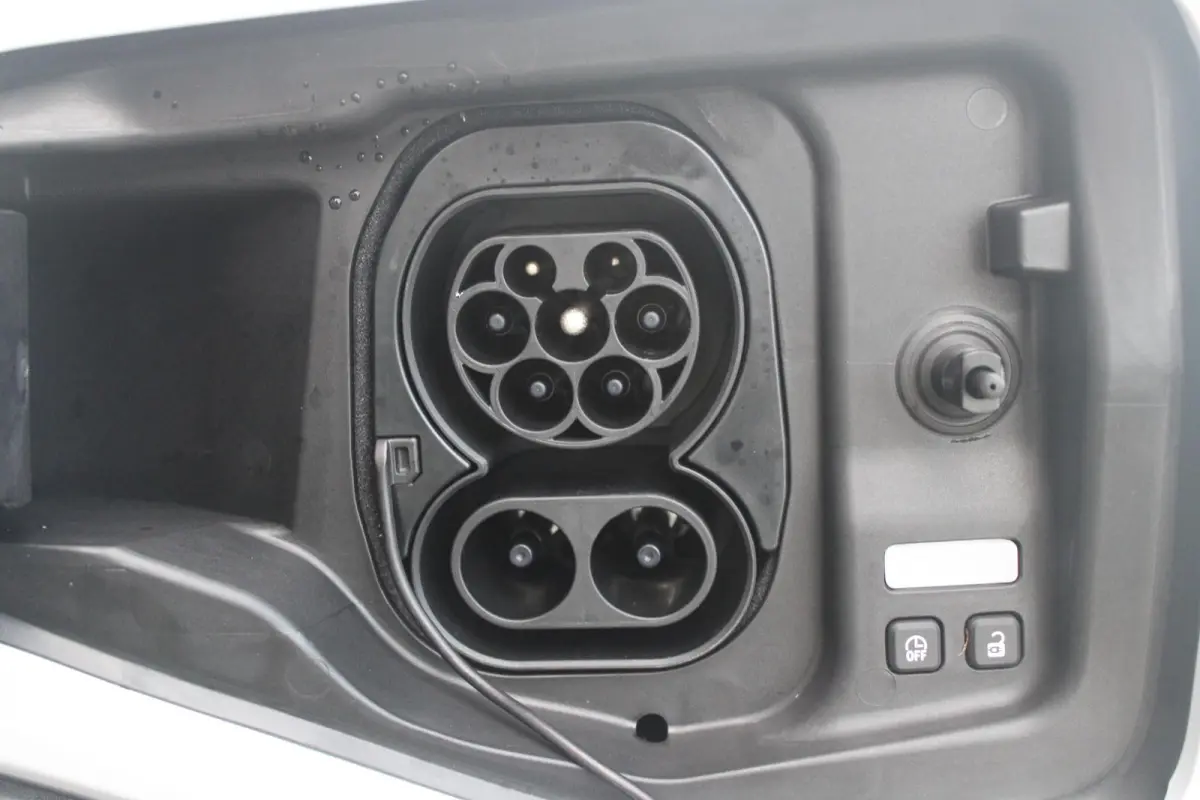 COMFORT RANGE TECHNO 150PK 52 kWh *NIEUWE AUTO!* | PACK WINTER TECHNO: (ELEKTRISCH VERWARMBARE VOORSTOELEN, ELEKTRISCH VERWARMBAAR STUURWIEL, BESTUUDERSSTOEL MET ELEKTRSCH VERSTELBARE LENDES