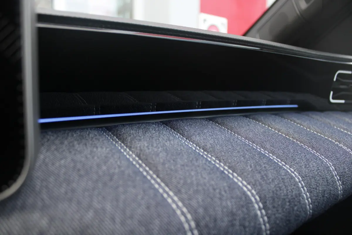 COMFORT RANGE TECHNO 150PK 52 kWh *NIEUWE AUTO!* | PACK WINTER TECHNO: (ELEKTRISCH VERWARMBARE VOORSTOELEN, ELEKTRISCH VERWARMBAAR STUURWIEL, BESTUUDERSSTOEL MET ELEKTRSCH VERSTELBARE LENDES