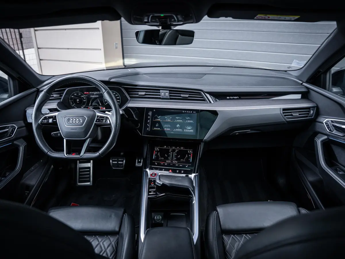 SQ8 S quattro 115 kWh - Pano l Matrix l B&O l RS seats