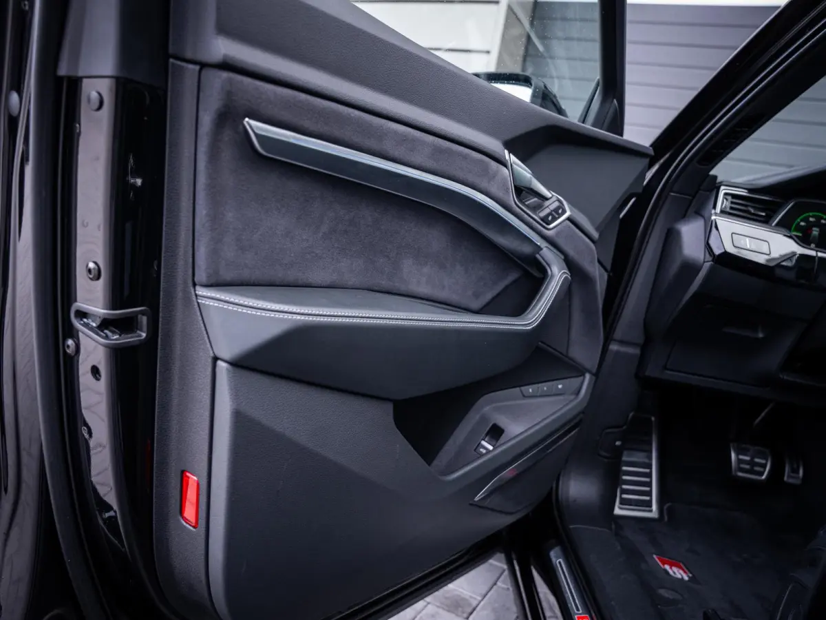 SQ8 S quattro 115 kWh - Pano l Matrix l B&O l RS seats