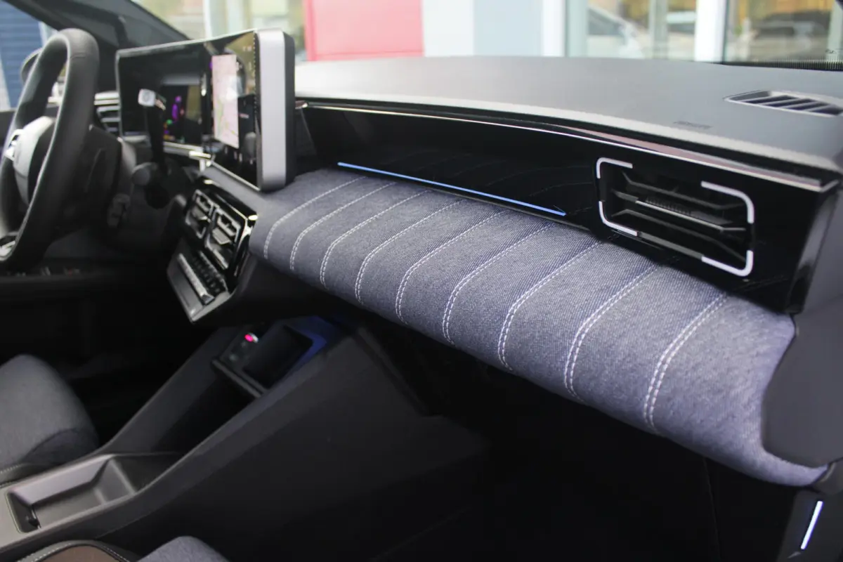 COMFORT RANGE TECHNO 150PK 52 kWh *NIEUWE AUTO!* | PACK WINTER TECHNO: (ELEKTRISCH VERWARMBARE VOORSTOELEN, ELEKTRISCH VERWARMBAAR STUURWIEL, BESTUUDERSSTOEL MET ELEKTRSCH VERSTELBARE LENDES