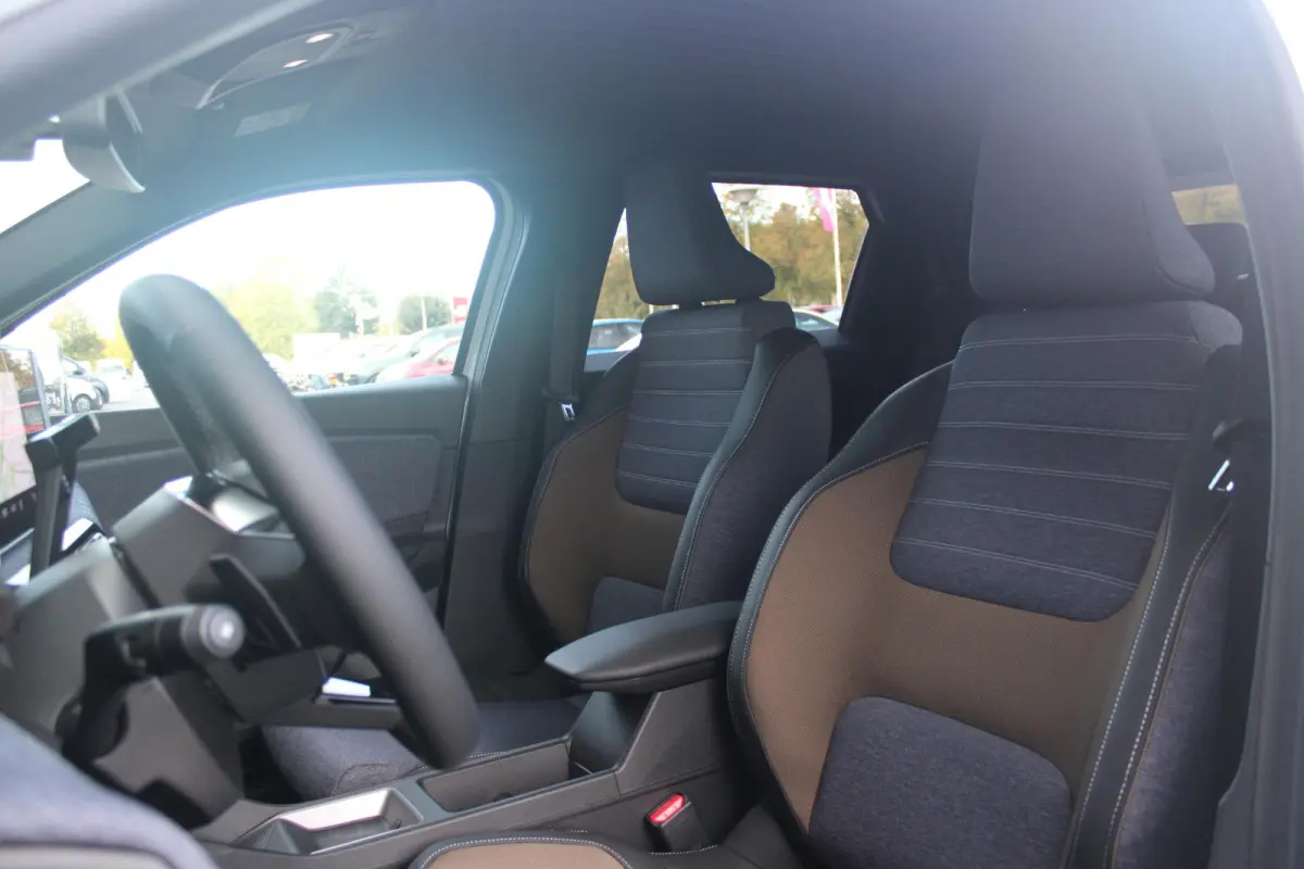 COMFORT RANGE TECHNO 150PK 52 kWh *NIEUWE AUTO!* | PACK WINTER TECHNO: (ELEKTRISCH VERWARMBARE VOORSTOELEN, ELEKTRISCH VERWARMBAAR STUURWIEL, BESTUUDERSSTOEL MET ELEKTRSCH VERSTELBARE LENDES