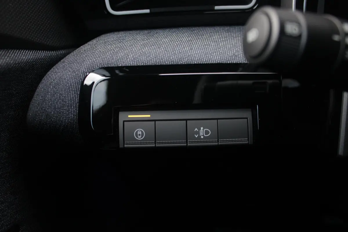 COMFORT RANGE TECHNO 150PK 52 kWh *NIEUWE AUTO!* | PACK WINTER TECHNO: (ELEKTRISCH VERWARMBARE VOORSTOELEN, ELEKTRISCH VERWARMBAAR STUURWIEL, BESTUUDERSSTOEL MET ELEKTRSCH VERSTELBARE LENDES