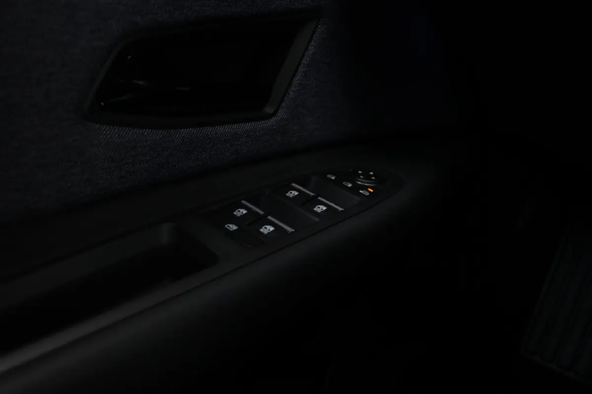 COMFORT RANGE TECHNO 150PK 52 kWh *NIEUWE AUTO!* | PACK WINTER TECHNO: (ELEKTRISCH VERWARMBARE VOORSTOELEN, ELEKTRISCH VERWARMBAAR STUURWIEL, BESTUUDERSSTOEL MET ELEKTRSCH VERSTELBARE LENDES