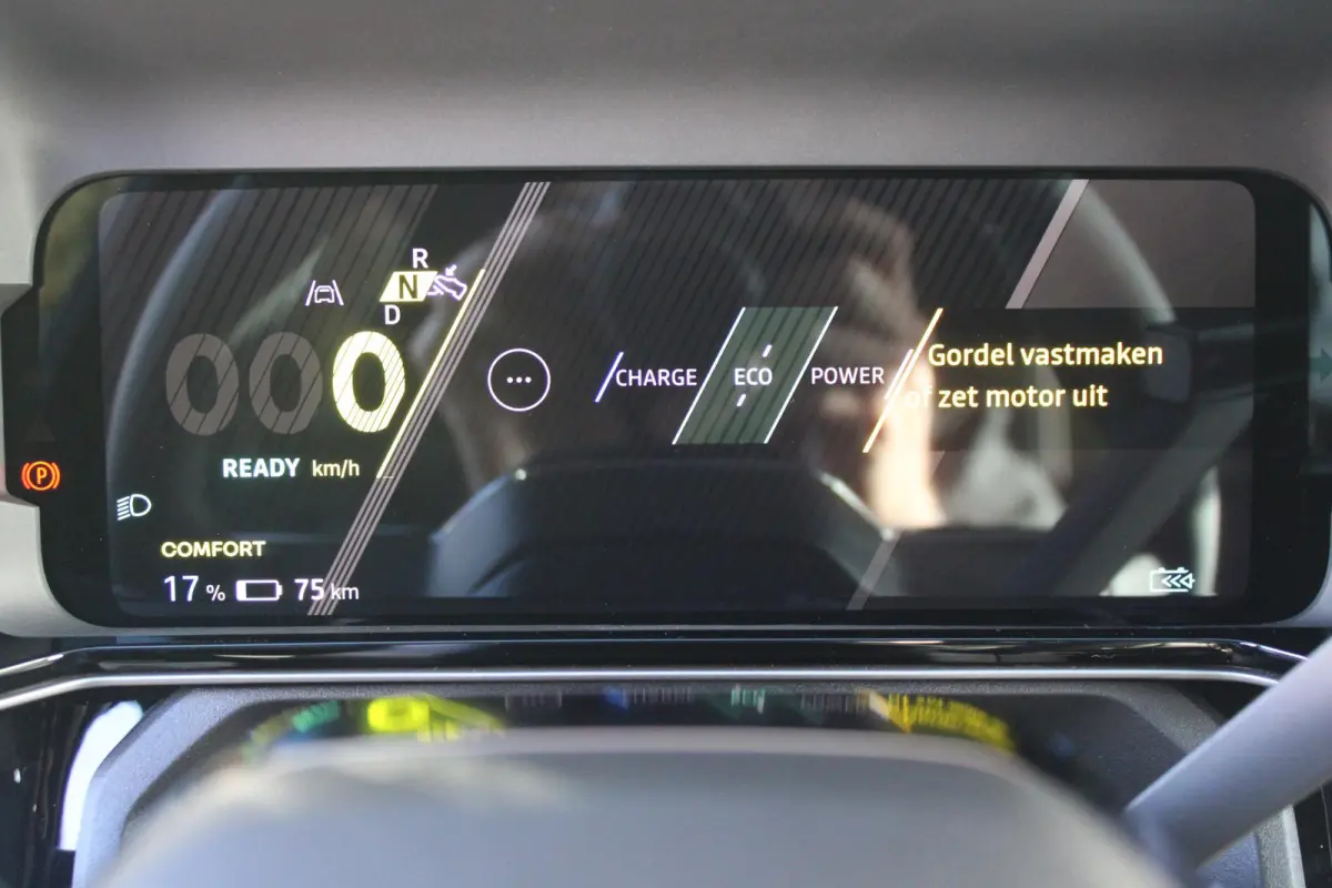 COMFORT RANGE TECHNO 150PK 52 kWh *NIEUWE AUTO!* | PACK WINTER TECHNO: (ELEKTRISCH VERWARMBARE VOORSTOELEN, ELEKTRISCH VERWARMBAAR STUURWIEL, BESTUUDERSSTOEL MET ELEKTRSCH VERSTELBARE LENDES