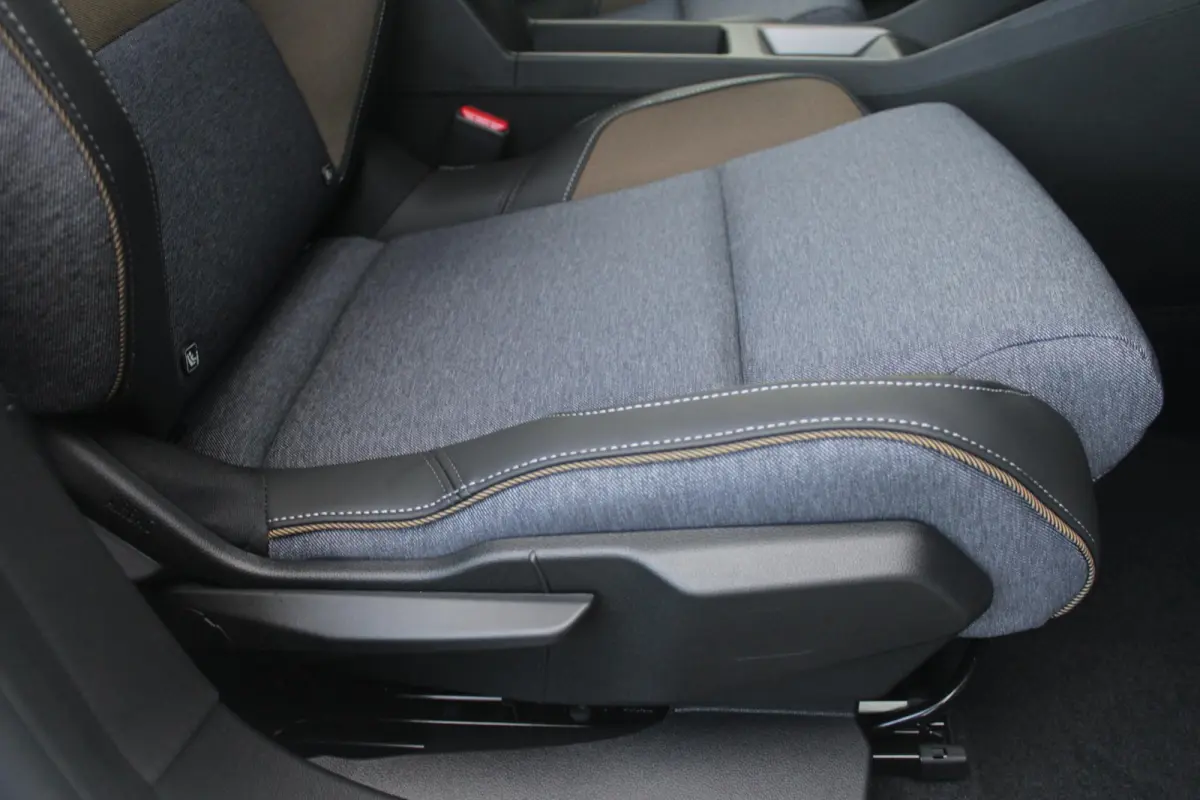 COMFORT RANGE TECHNO 150PK 52 kWh *NIEUWE AUTO!* | PACK WINTER TECHNO: (ELEKTRISCH VERWARMBARE VOORSTOELEN, ELEKTRISCH VERWARMBAAR STUURWIEL, BESTUUDERSSTOEL MET ELEKTRSCH VERSTELBARE LENDES