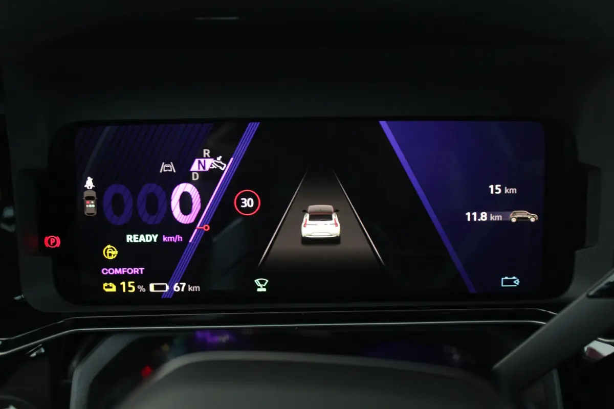 COMFORT RANGE TECHNO 150PK 52 kWh *NIEUWE AUTO!* | PACK WINTER TECHNO: (ELEKTRISCH VERWARMBARE VOORSTOELEN, ELEKTRISCH VERWARMBAAR STUURWIEL, BESTUUDERSSTOEL MET ELEKTRSCH VERSTELBARE LENDES
