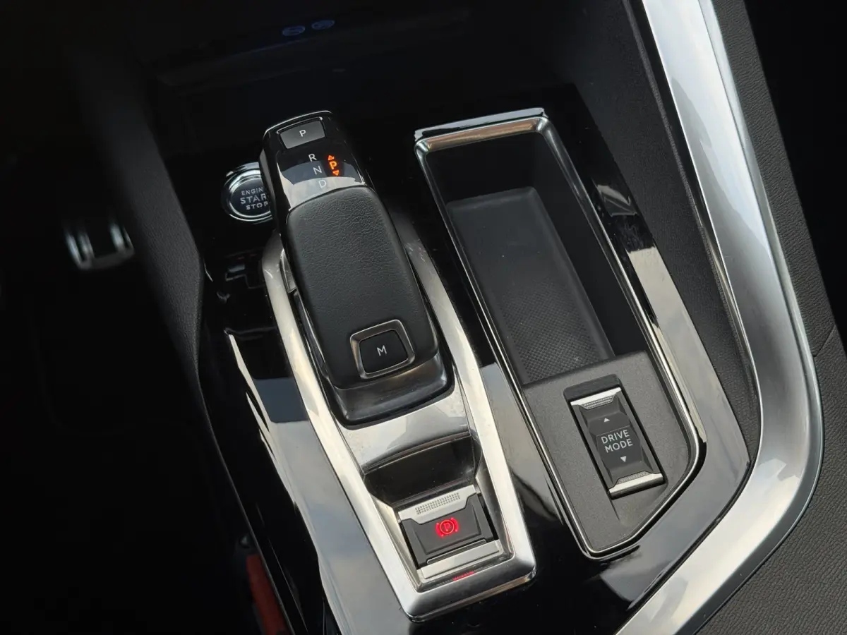 1.6 PureTech Blue Lease GT Pano | Trekhaak |  Memory | Focal |