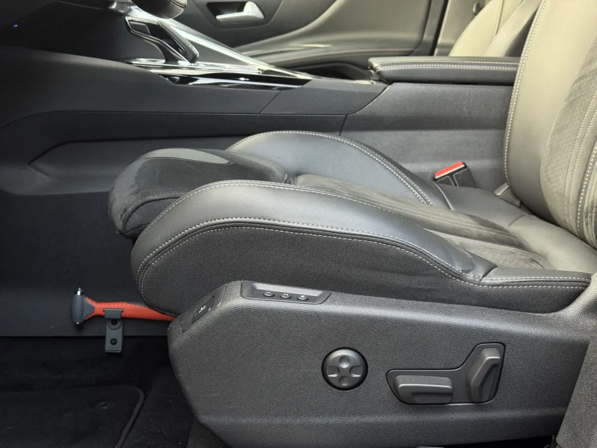 1.6 PureTech Blue Lease GT Pano | Trekhaak |  Memory | Focal |
