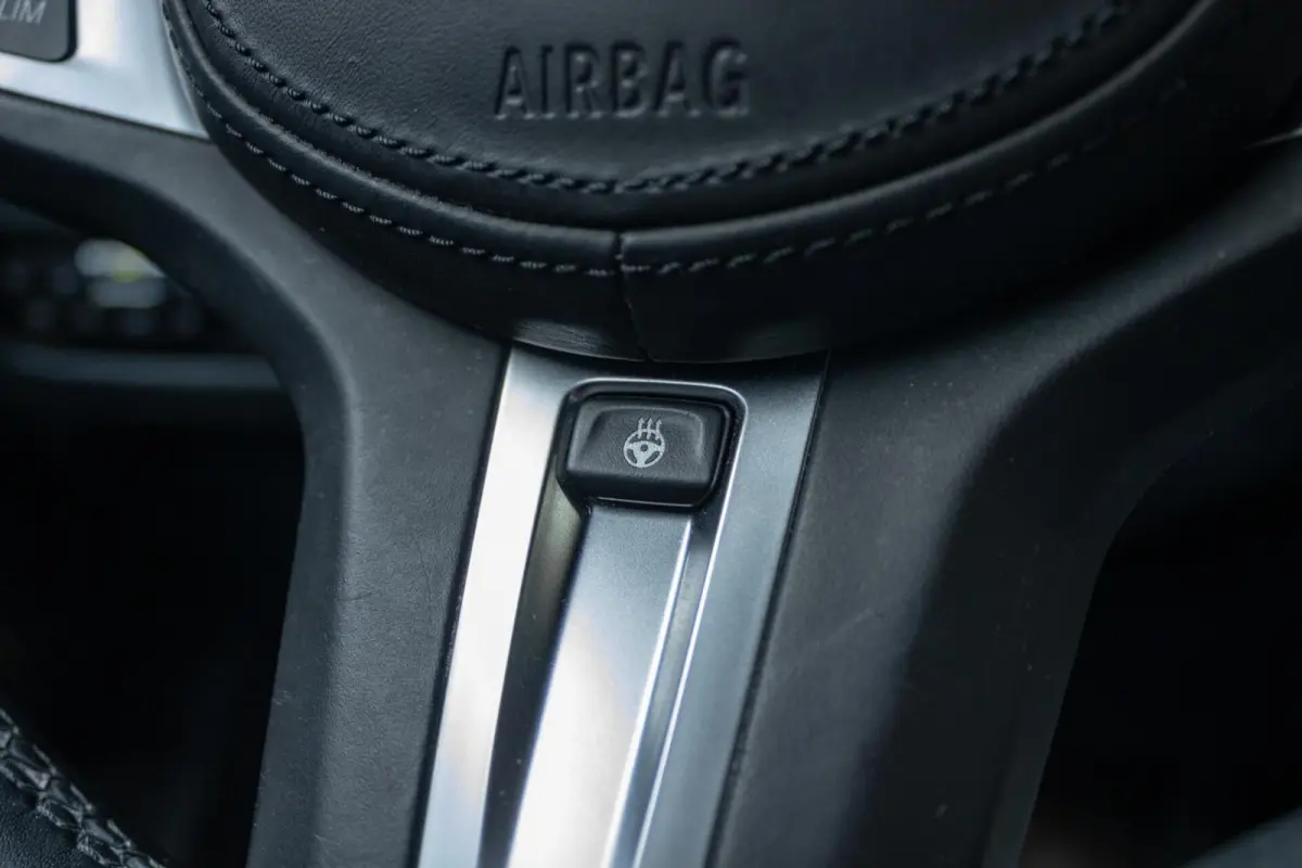 320e M-Sport High Executive | LASER | CARPLAY | LEER | STOELVERWARMING