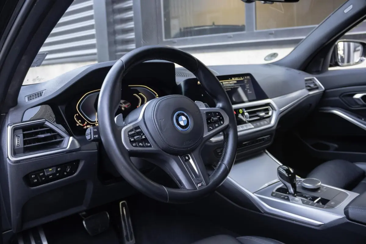 320e M-Sport High Executive | LASER | CARPLAY | LEER | STOELVERWARMING