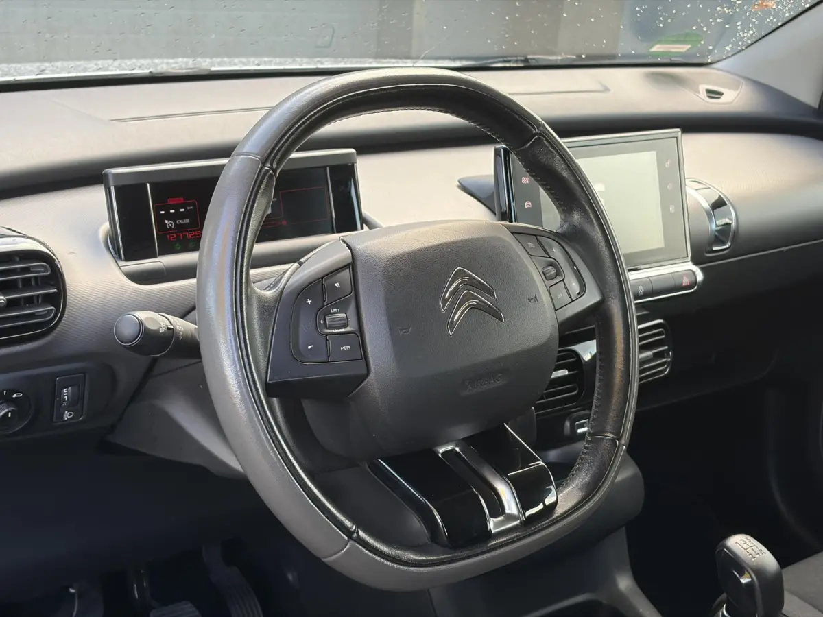 1.2 PureTech Feel ✓2 Eigenaar✓D-riem vv in 05-2021✓Navi✓Clima✓Cruise✓Pdc✓110pk✓Lm velgen✓N.A.P✓Apk tot 02-2027
