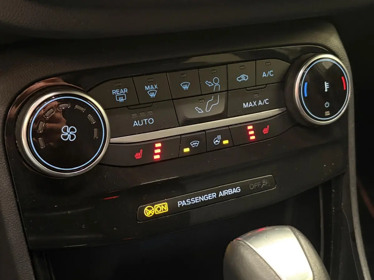 1.0 EcoBoost ST-Line | Achteruitrijcamera | Airco (automatisch) | Apple Carplay/Android Auto|telefoonintegratie premium