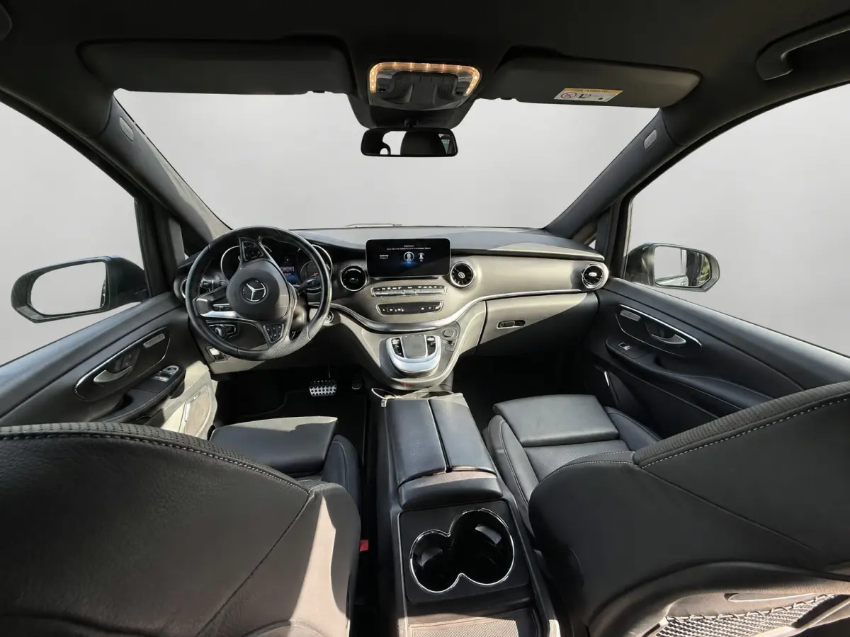 300d L2 AMG Edition 360 Camera, Cruise, Carplay, Stoelverkoeling, Burmester, Stoelverwarming, Trekhaak, 240pk, Automaat, Leder, Uniek!
