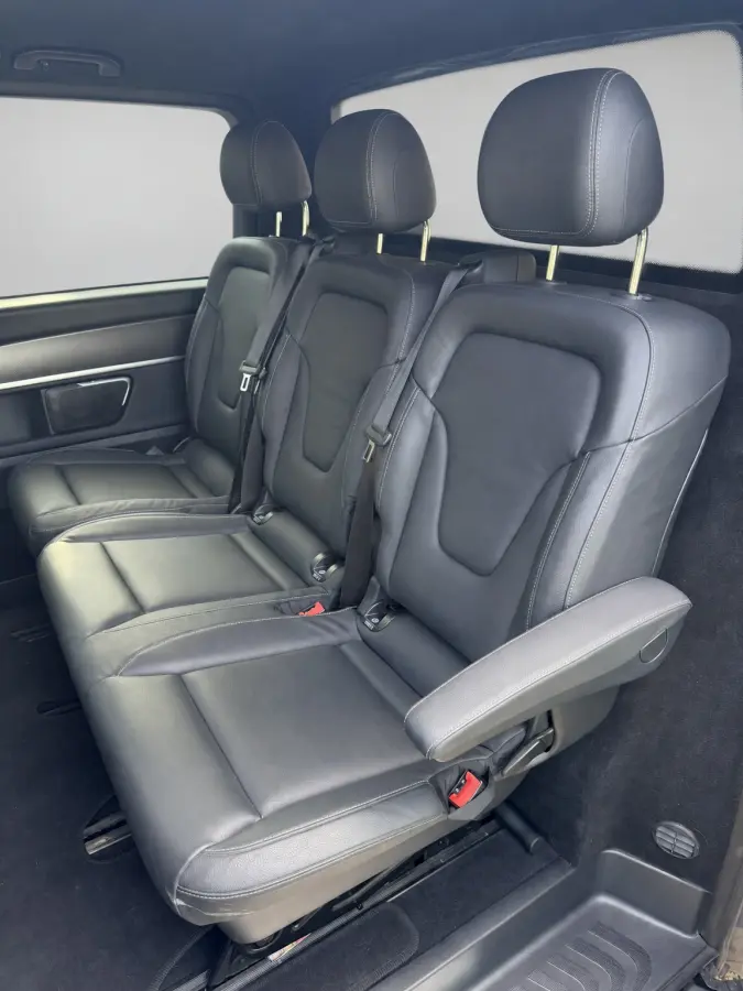 300d L2 AMG Edition 360 Camera, Cruise, Carplay, Stoelverkoeling, Burmester, Stoelverwarming, Trekhaak, 240pk, Automaat, Leder, Uniek!