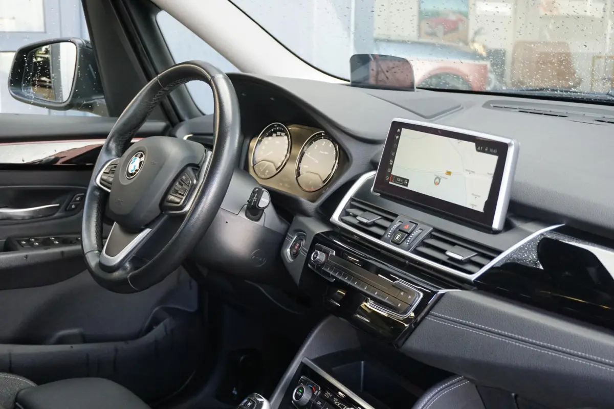 218i 7p. Executive Edition + CAMERA / SPORTSTOELEN / LED / HEAD-UP