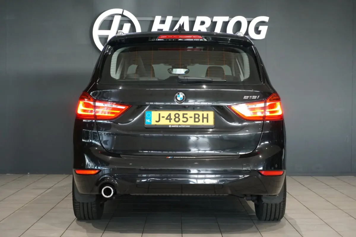 218i 7p. Executive Edition + CAMERA / SPORTSTOELEN / LED / HEAD-UP