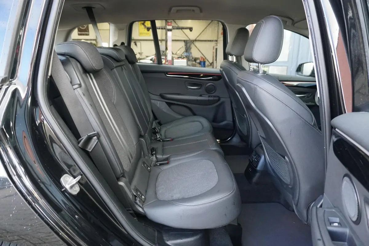 218i 7p. Executive Edition + CAMERA / SPORTSTOELEN / LED / HEAD-UP