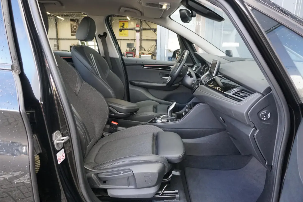 218i 7p. Executive Edition + CAMERA / SPORTSTOELEN / LED / HEAD-UP