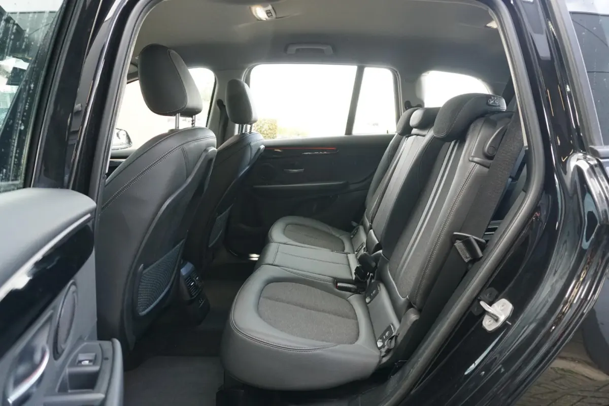 218i 7p. Executive Edition + CAMERA / SPORTSTOELEN / LED / HEAD-UP