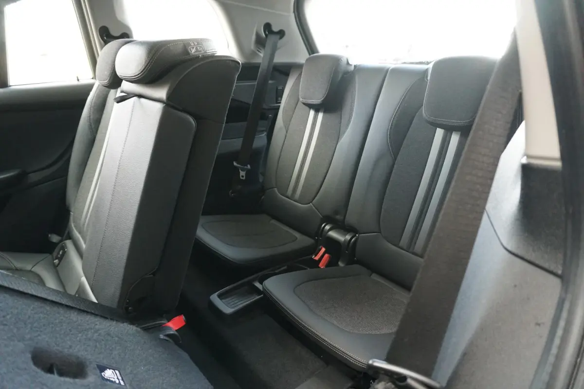218i 7p. Executive Edition + CAMERA / SPORTSTOELEN / LED / HEAD-UP