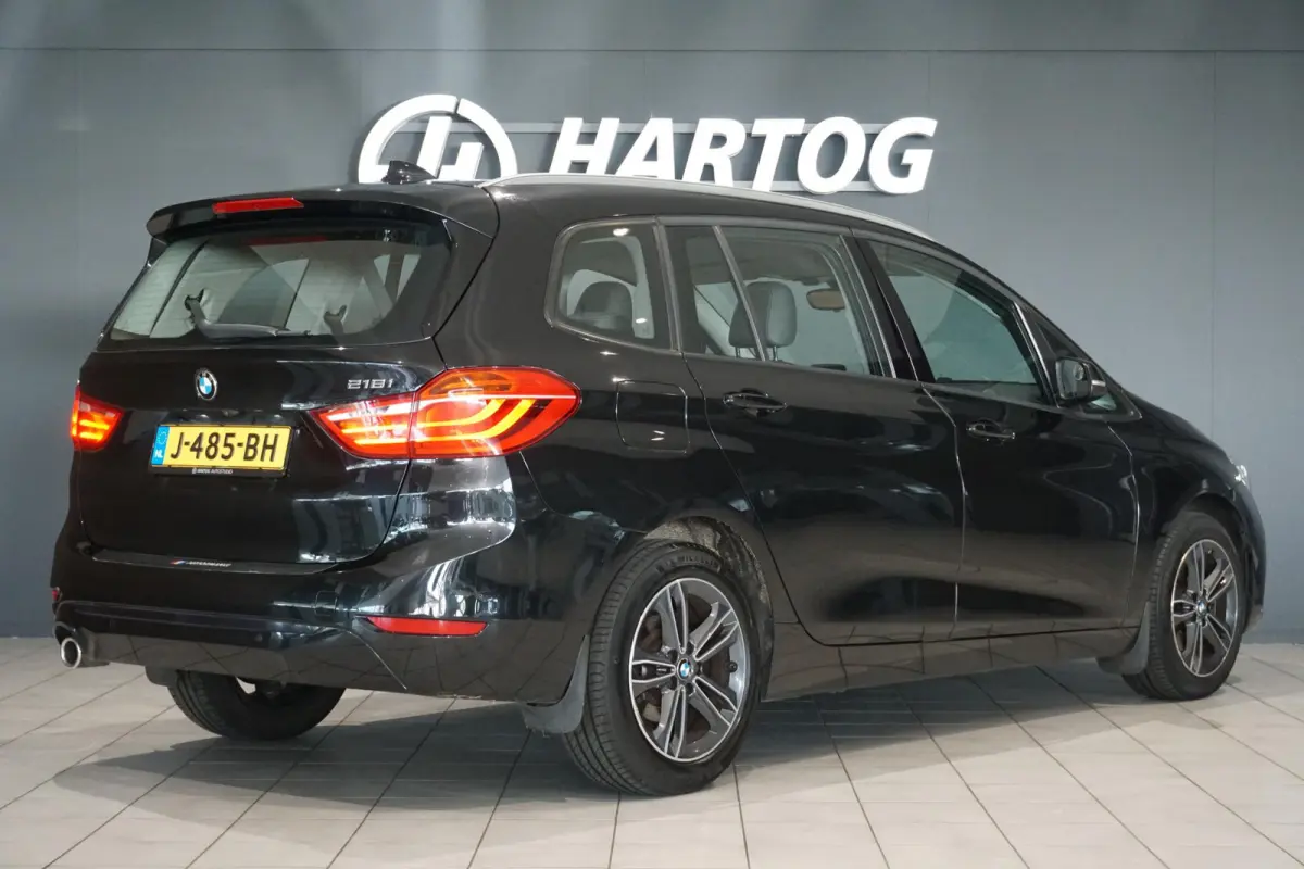 218i 7p. Executive Edition + CAMERA / SPORTSTOELEN / LED / HEAD-UP
