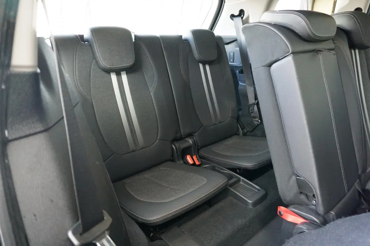 218i 7p. Executive Edition + CAMERA / SPORTSTOELEN / LED / HEAD-UP