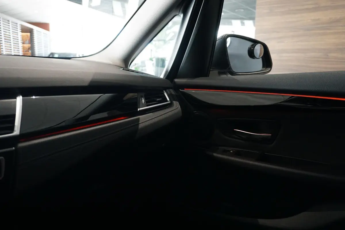 218i 7p. Executive Edition + CAMERA / SPORTSTOELEN / LED / HEAD-UP