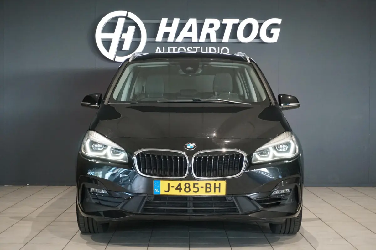 218i 7p. Executive Edition + CAMERA / SPORTSTOELEN / LED / HEAD-UP