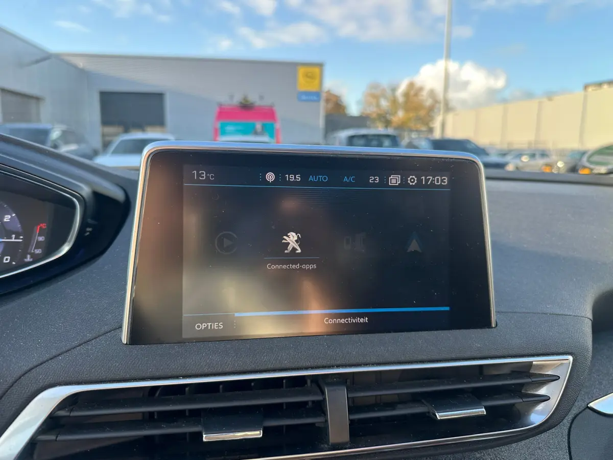 1.2 PureTech Blue Lease Premium Panorama Dak | 19" Lichtmetaal | Camera | Parkeersensoren | 19" Lichtmetaal | Leder/Stof | Digitaal Dashboard | Achteruitrijcamera | Apple Carplay/Android Aut