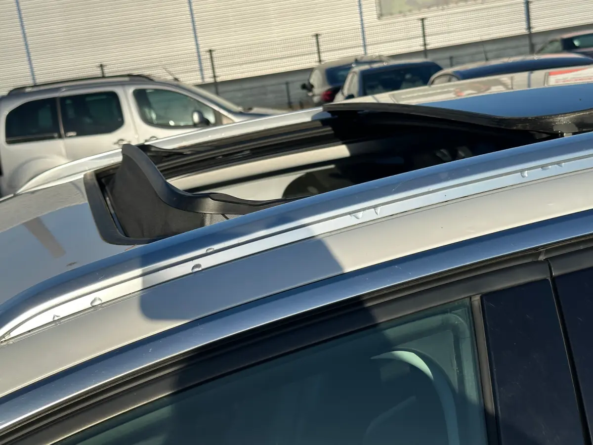 1.2 PureTech Blue Lease Premium Panorama Dak | 19" Lichtmetaal | Camera | Parkeersensoren | 19" Lichtmetaal | Leder/Stof | Digitaal Dashboard | Achteruitrijcamera | Apple Carplay/Android Aut