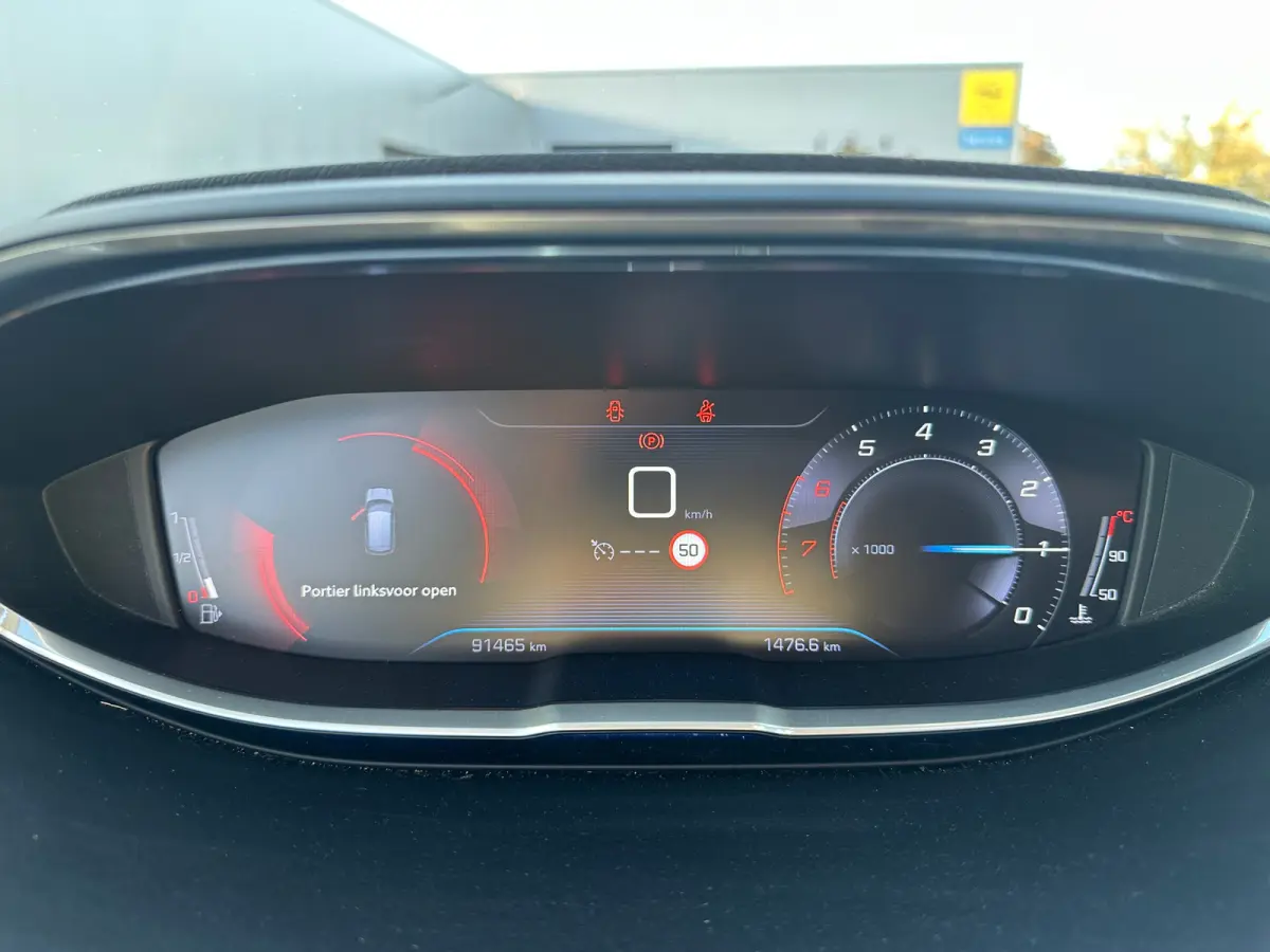 1.2 PureTech Blue Lease Premium Panorama Dak | 19" Lichtmetaal | Camera | Parkeersensoren | 19" Lichtmetaal | Leder/Stof | Digitaal Dashboard | Achteruitrijcamera | Apple Carplay/Android Aut