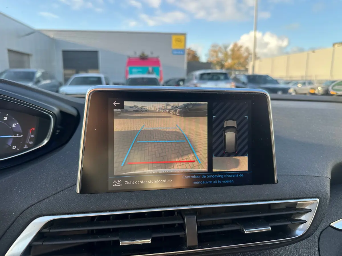 1.2 PureTech Blue Lease Premium Panorama Dak | 19" Lichtmetaal | Camera | Parkeersensoren | 19" Lichtmetaal | Leder/Stof | Digitaal Dashboard | Achteruitrijcamera | Apple Carplay/Android Aut