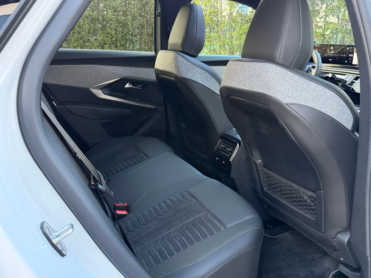 1.6 plug-in Hybrid 225 GT | DEMO DEAL | Schuifdak | Masasge | 360 Camera | Alcantara | Carplay | Memory | elektr. Klep | Matrix | Keyless | Stoel+Stuurverwarming | Adapt. Cruise