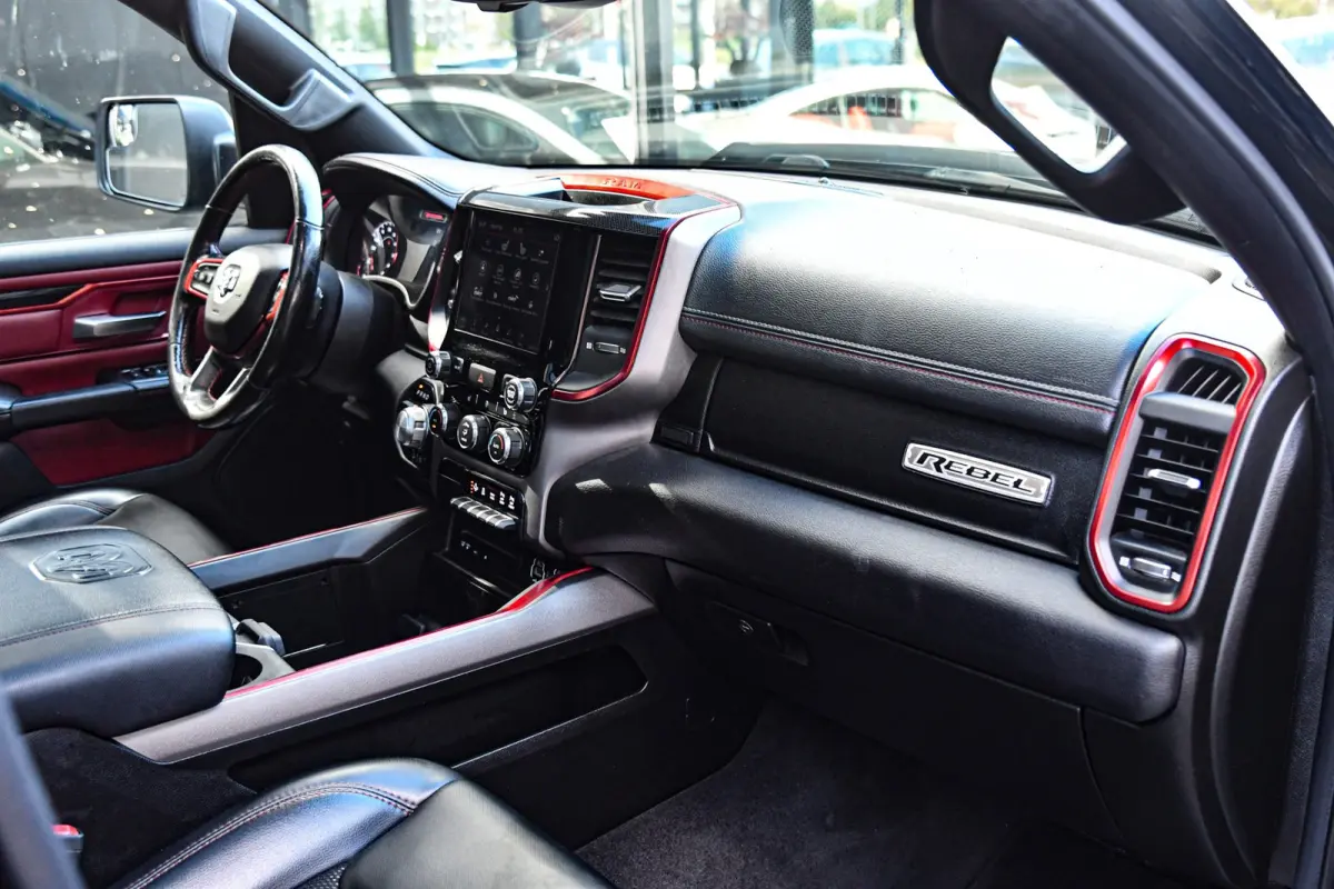1500 5.7 V8 4x4 Crew Cab REBEL, BTW, Panorama, Full!
