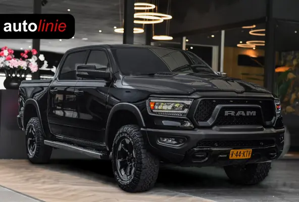 1500 5.7 V8 4x4 Crew Cab REBEL, BTW, Panorama, Full!
