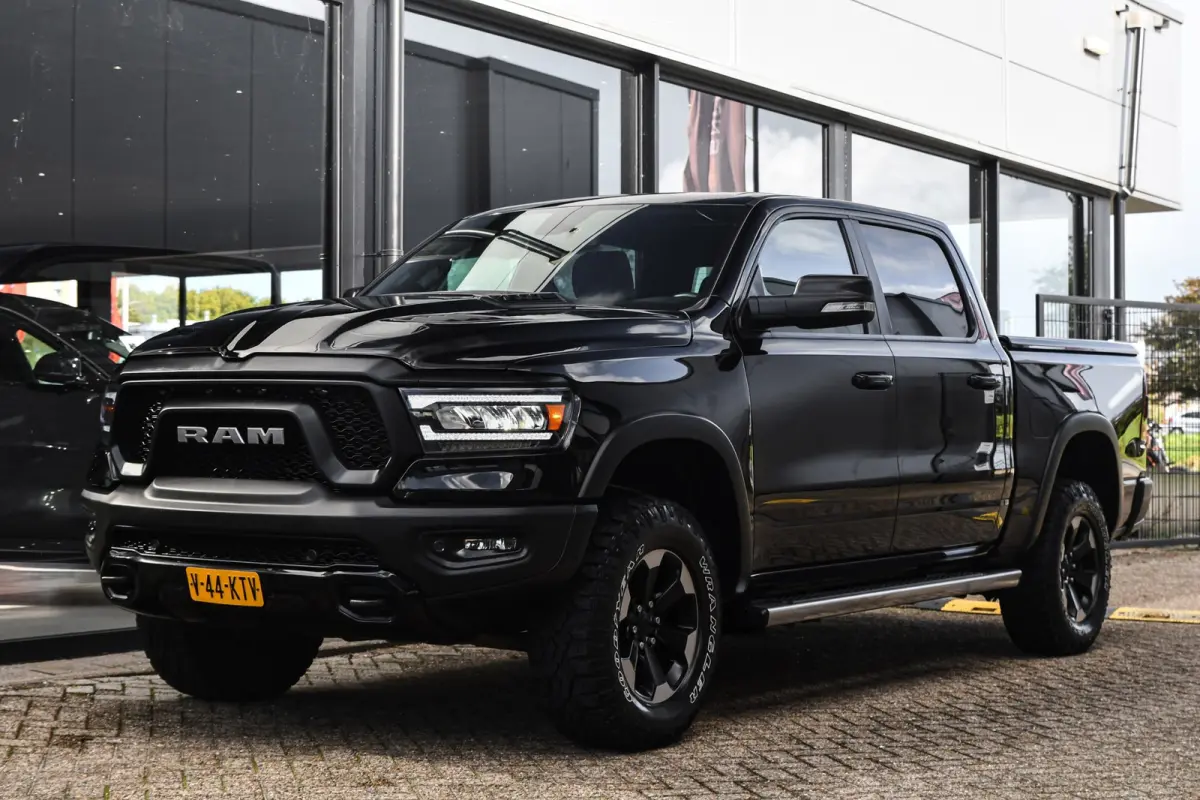 1500 5.7 V8 4x4 Crew Cab REBEL, BTW, Panorama, Full!