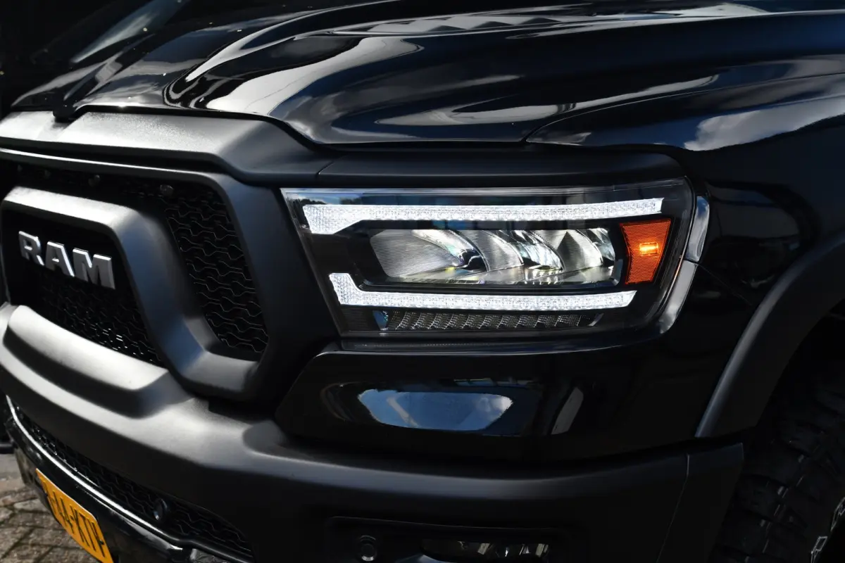 1500 5.7 V8 4x4 Crew Cab REBEL, BTW, Panorama, Full!