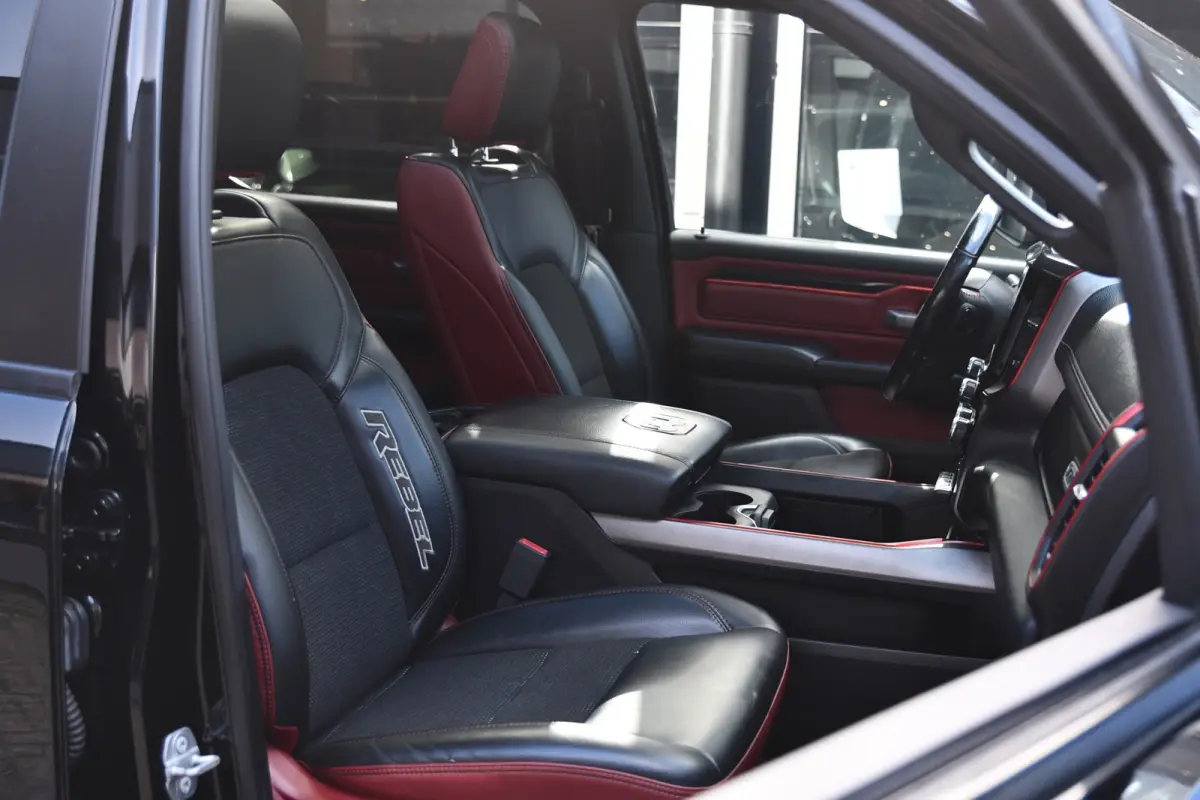 1500 5.7 V8 4x4 Crew Cab REBEL, BTW, Panorama, Full!