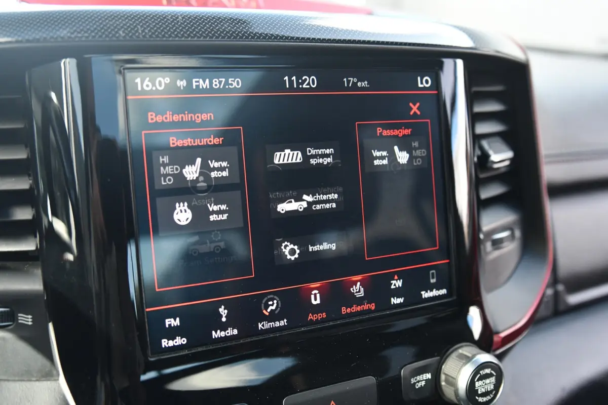 1500 5.7 V8 4x4 Crew Cab REBEL, BTW, Panorama, Full!