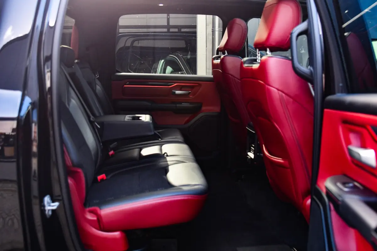 1500 5.7 V8 4x4 Crew Cab REBEL, BTW, Panorama, Full!