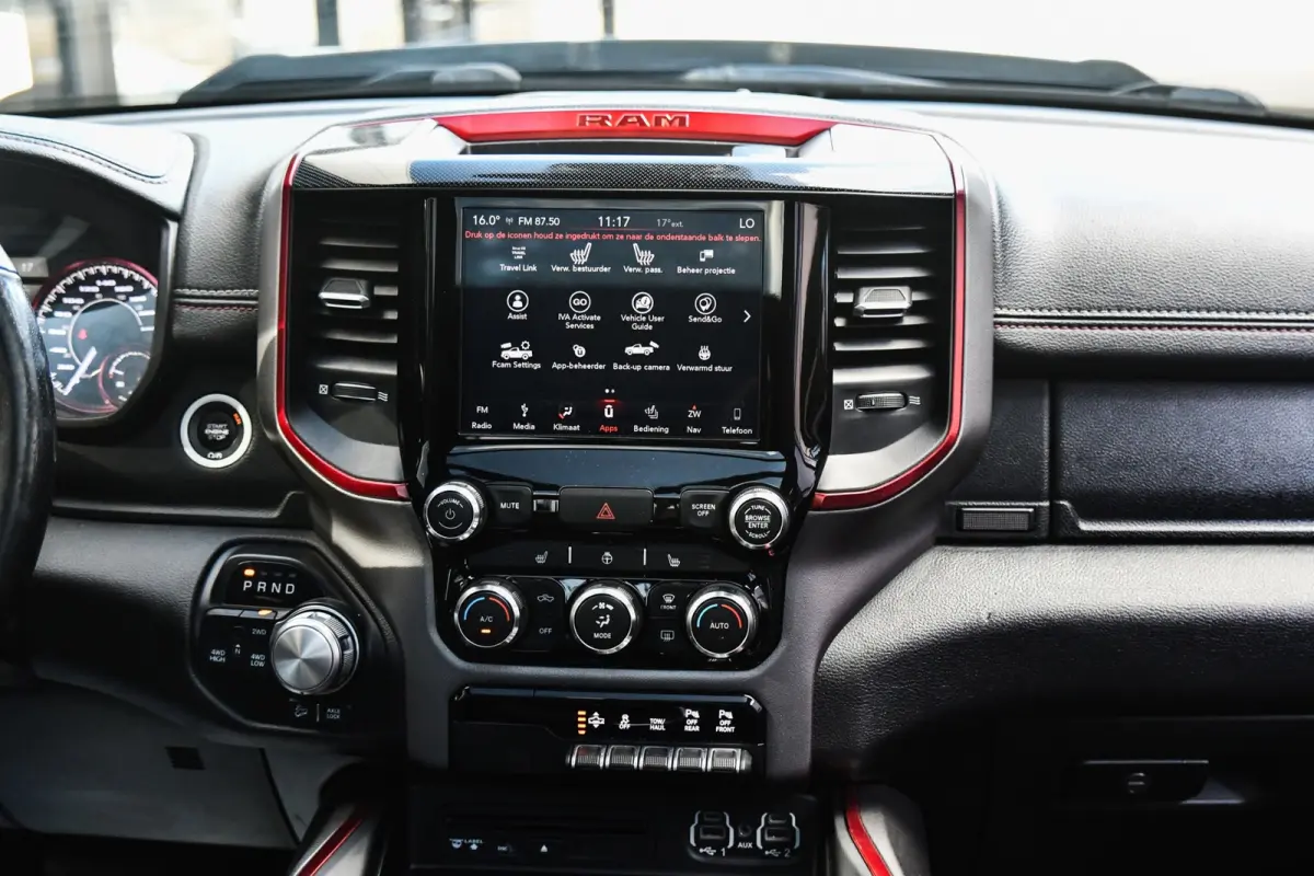 1500 5.7 V8 4x4 Crew Cab REBEL, BTW, Panorama, Full!