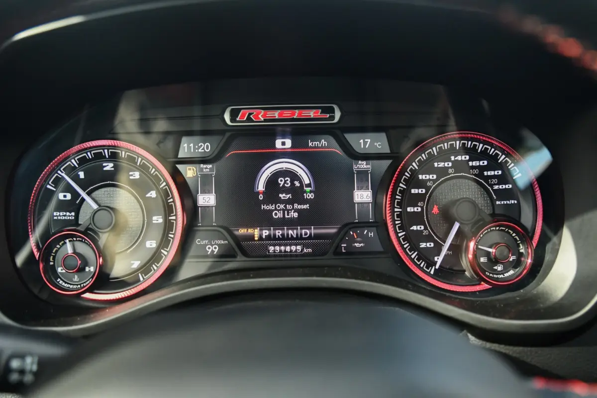 1500 5.7 V8 4x4 Crew Cab REBEL, BTW, Panorama, Full!