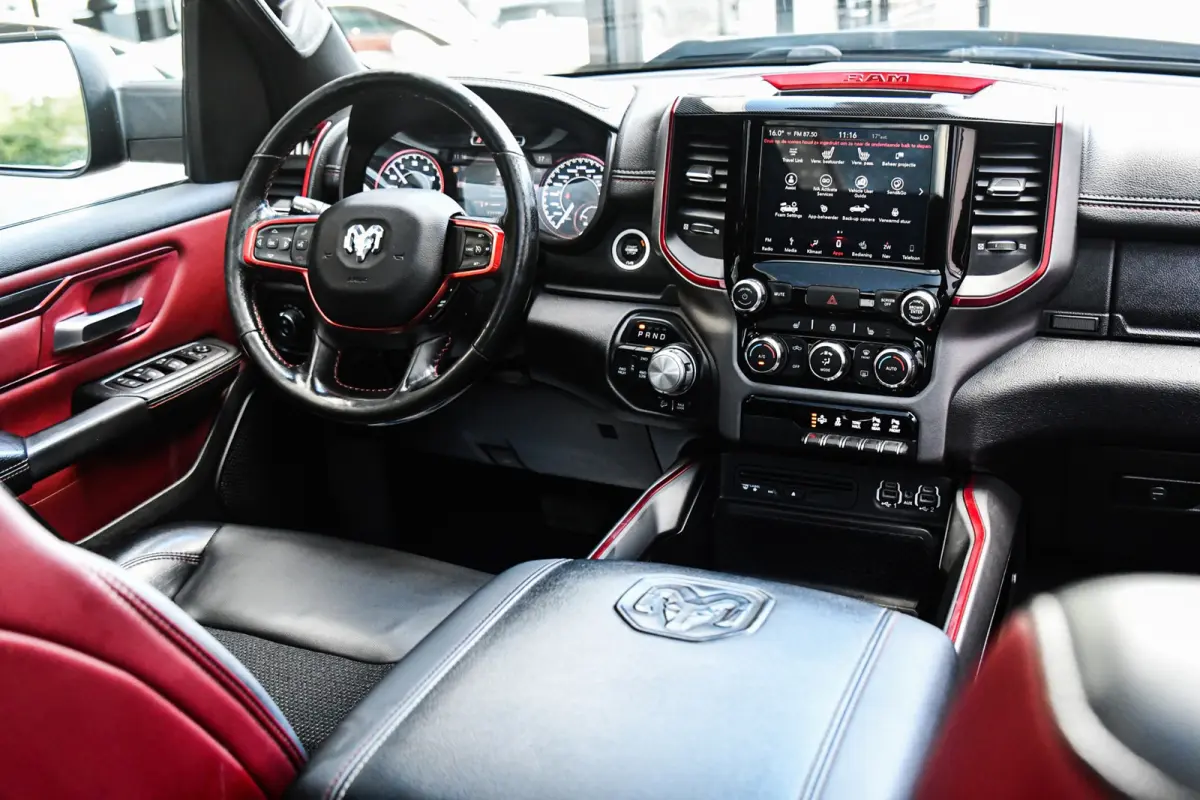 1500 5.7 V8 4x4 Crew Cab REBEL, BTW, Panorama, Full!