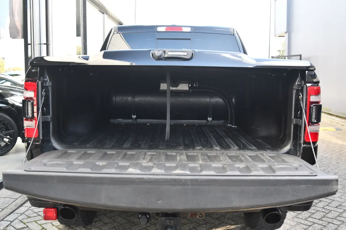 1500 5.7 V8 4x4 Crew Cab REBEL, BTW, Panorama, Full!
