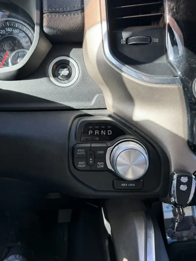 1500 5.7 V8 4x4 Crew Cab 5'7 Laramie Camera, Luchtvering, Carplay, LED, Leder, Stoelverwarmong, H&K, Stoelverkoeling, 3500kg Trekhaak, Uniek!