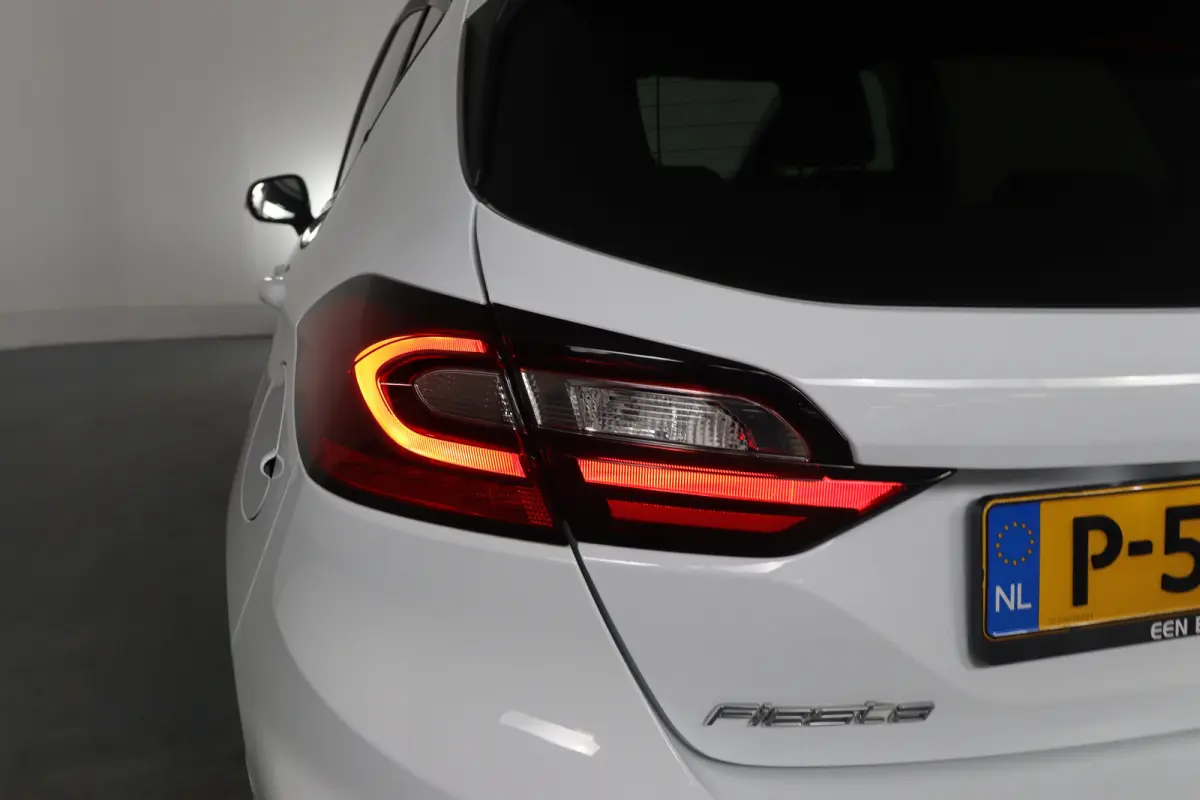 1.0 EcoBoost Hybrid ST-Line X | Dealer Onderhouden! | LED | Winterpack | B&O | Camera | Clima | Navi | Cruise | Parkeersensoren V+A | Keyless | DAB | Lichtmetalen Velgen