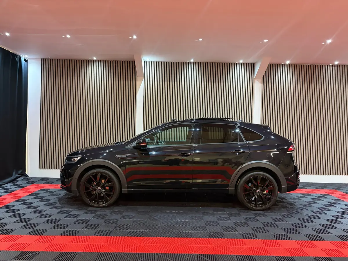 1.0 TSI R-Line Business Black Pack Pano Navi Led IQ Lights Camera