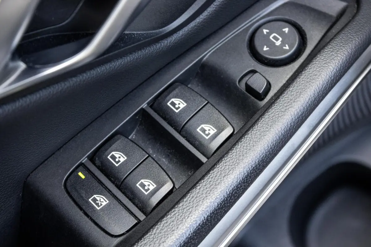 318i M-Sport 4-Cil | PANO | CARBON | DRAVITGRAU | ALCANTARA | CARPLAY | 50 JAHRE